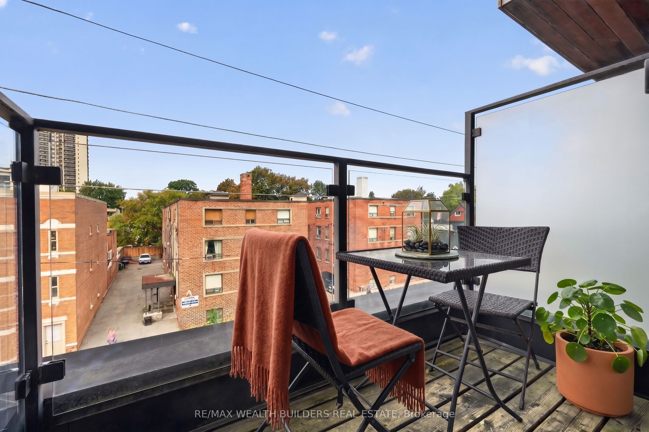 837 Broadview Avenue Th-07 Property Photo 29