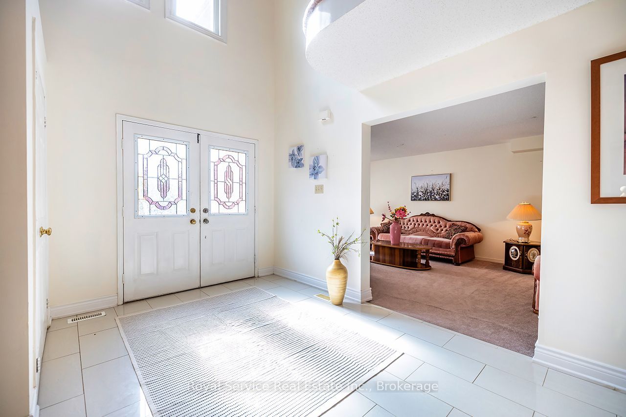 516 Palmtree Crescent Property Photo 3