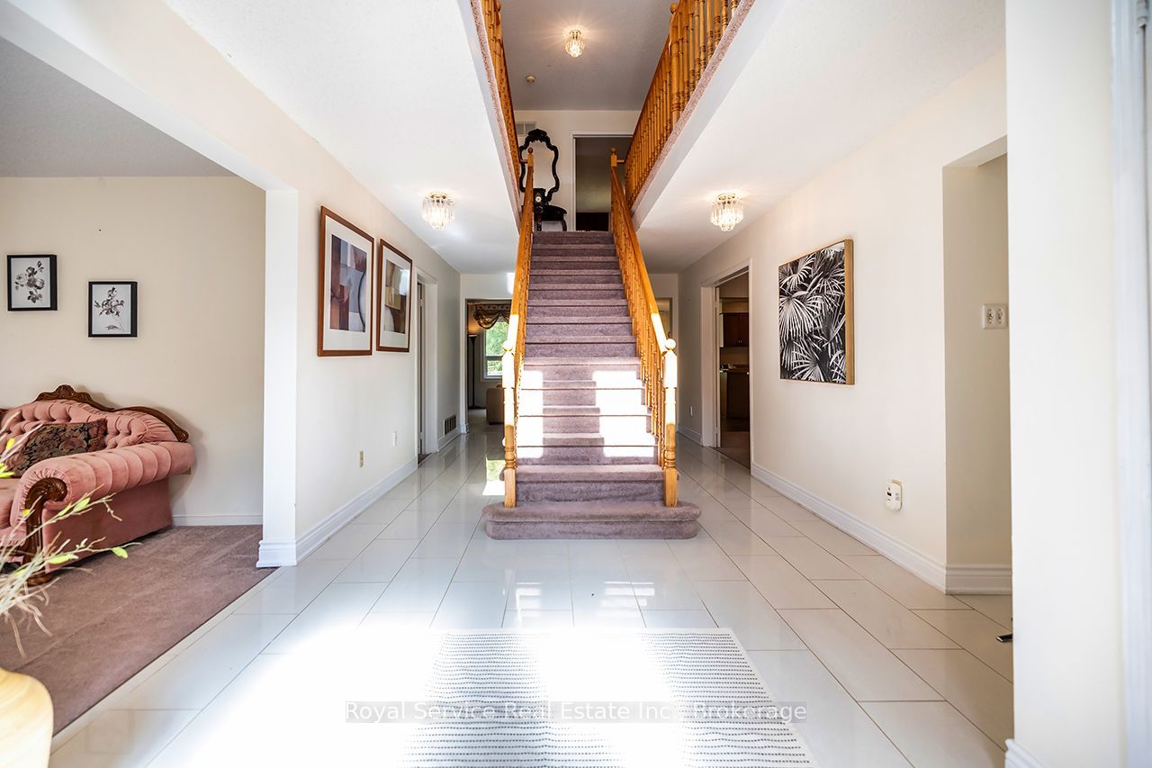 516 Palmtree Crescent Property Photo 4
