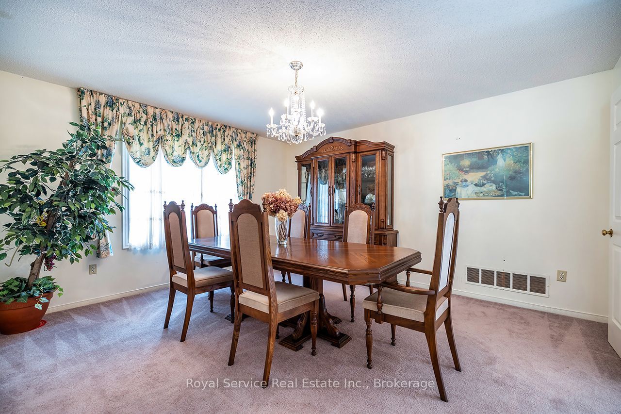 516 Palmtree Crescent Property Photo 9
