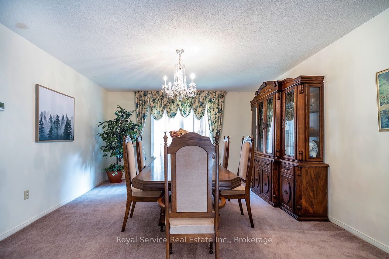 516 Palmtree Crescent Property Photo 10