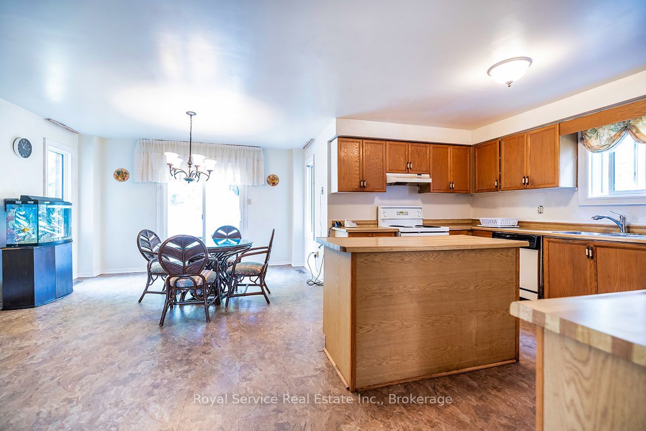 516 Palmtree Crescent Property Photo 11