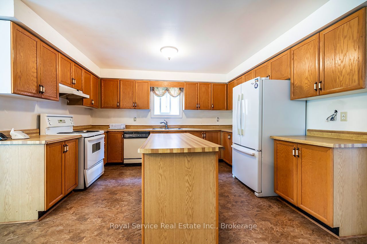 516 Palmtree Crescent Property Photo 12