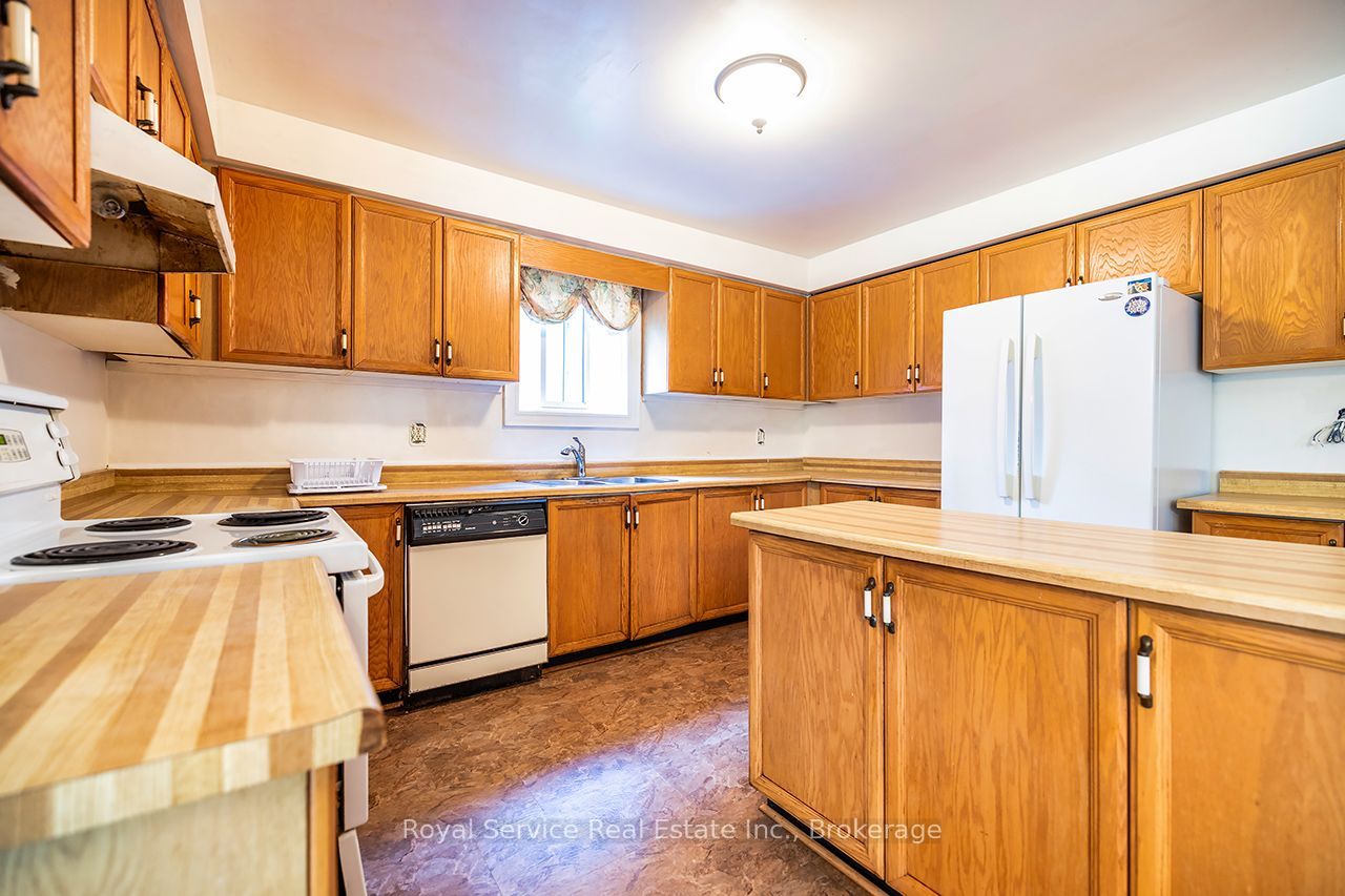 516 Palmtree Crescent Property Photo 13