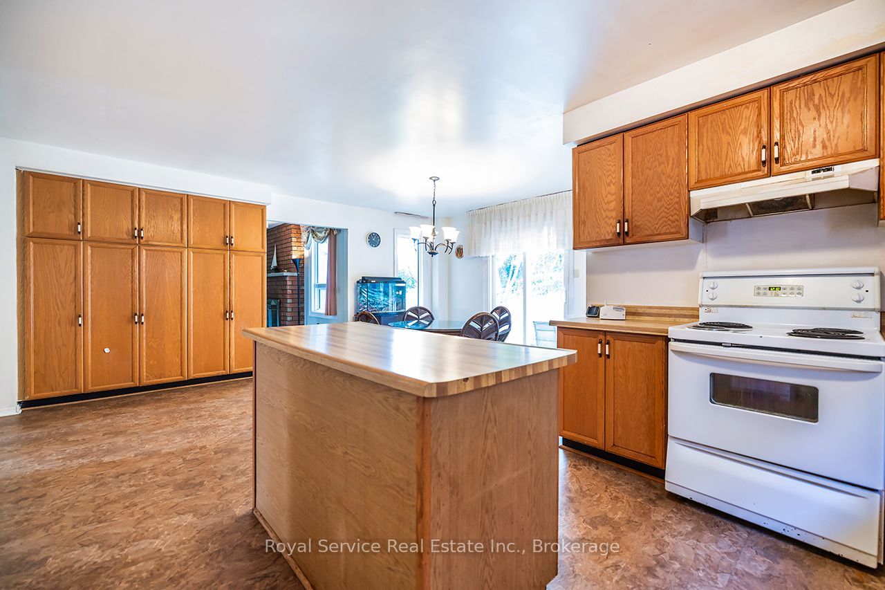 516 Palmtree Crescent Property Photo 15