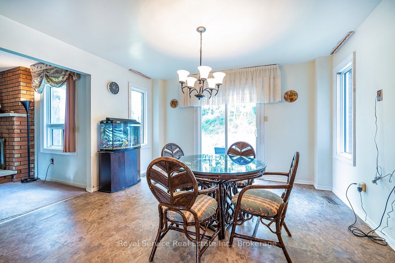 516 Palmtree Crescent Property Photo 16