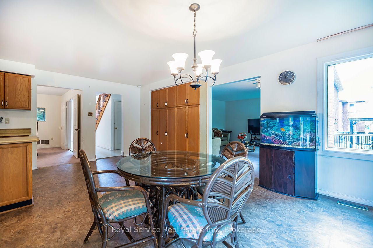 516 Palmtree Crescent Property Photo 17