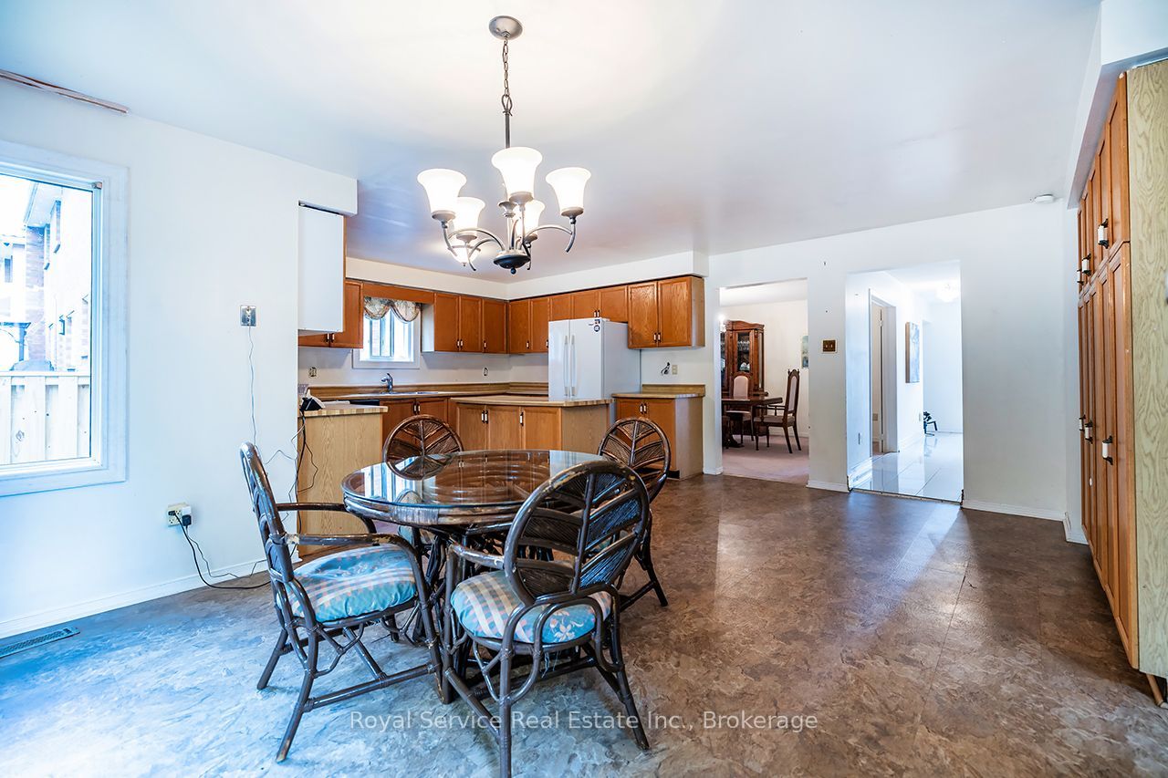 516 Palmtree Crescent Property Photo 18
