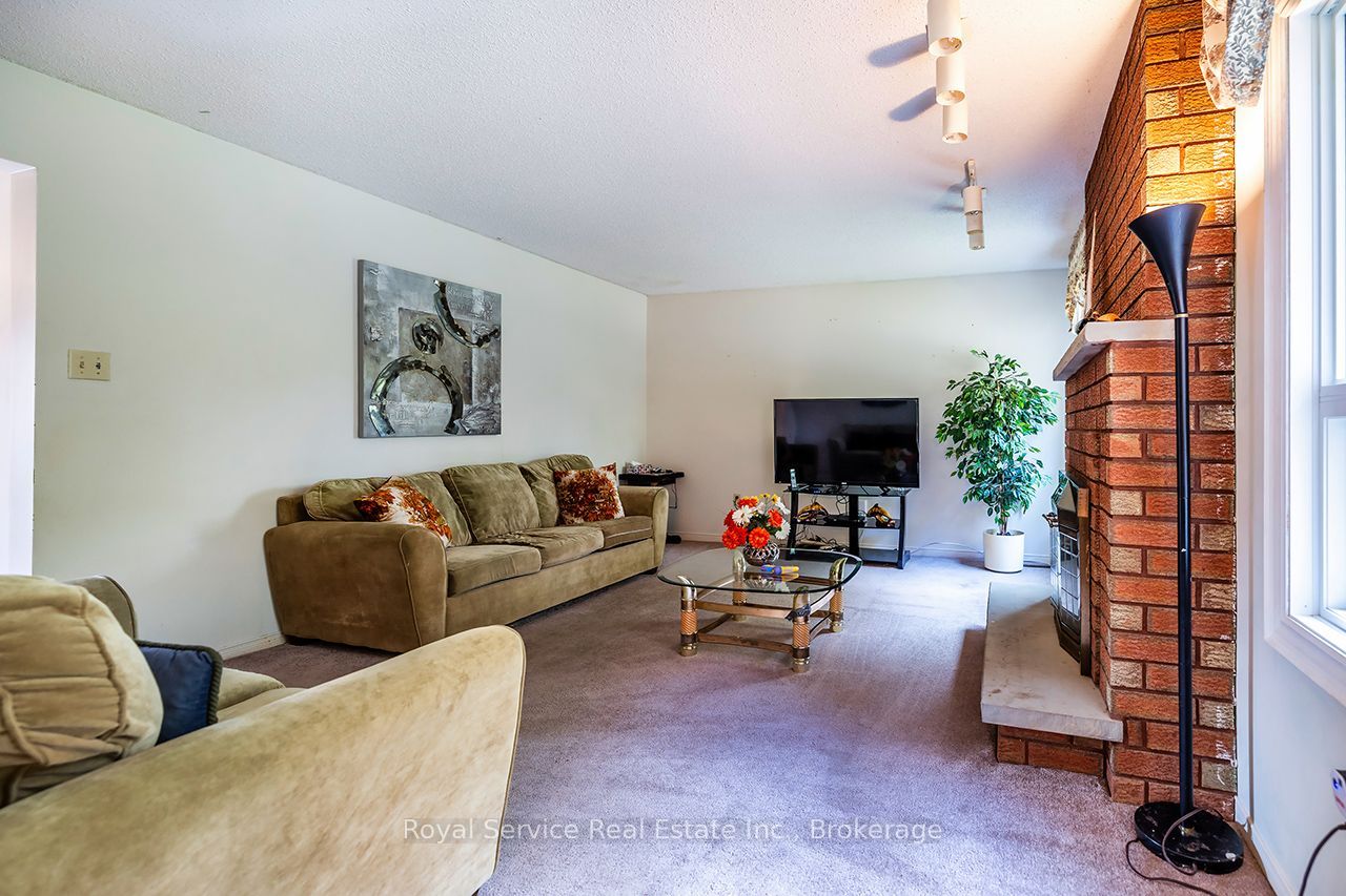 516 Palmtree Crescent Property Photo 20
