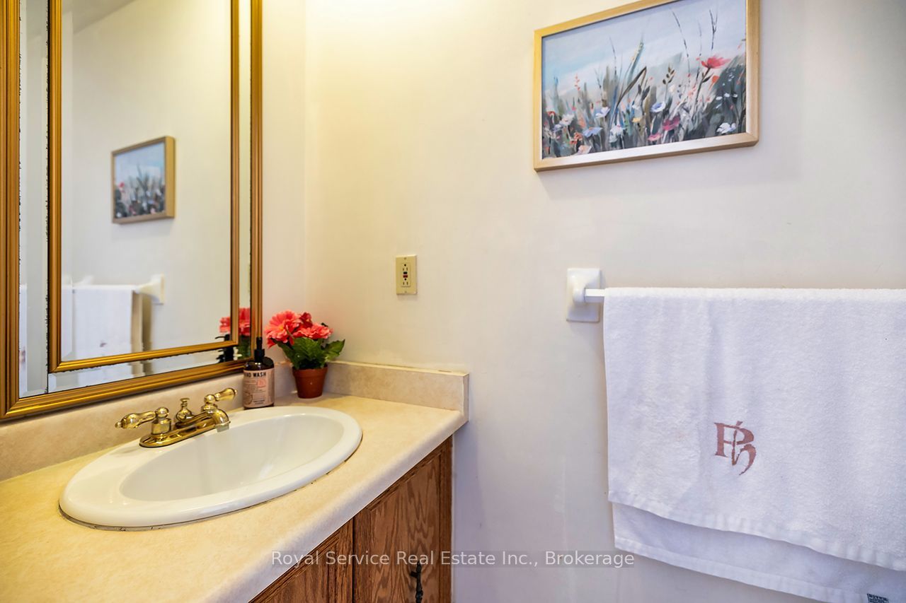 516 Palmtree Crescent Property Photo 22