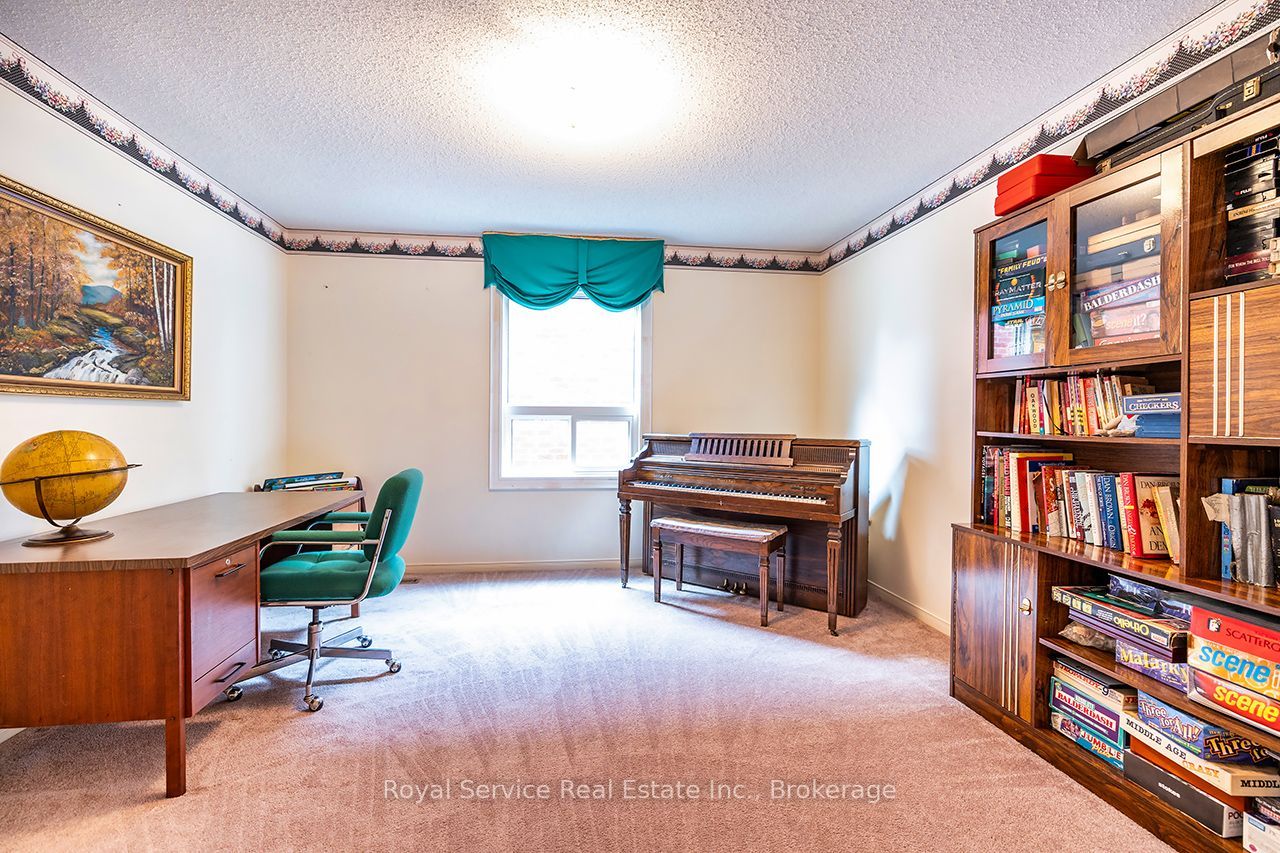 516 Palmtree Crescent Property Photo 23