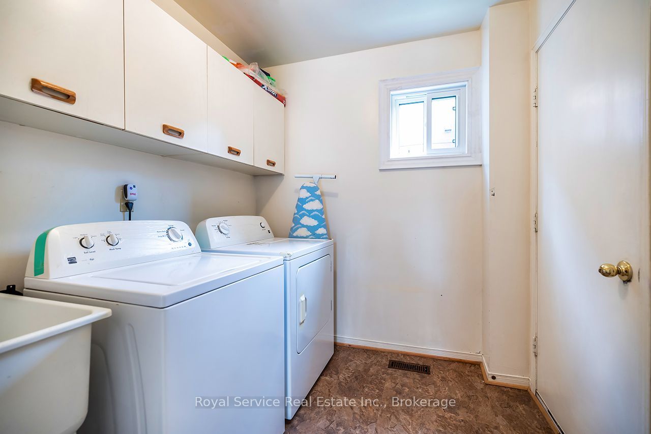 516 Palmtree Crescent Property Photo 24