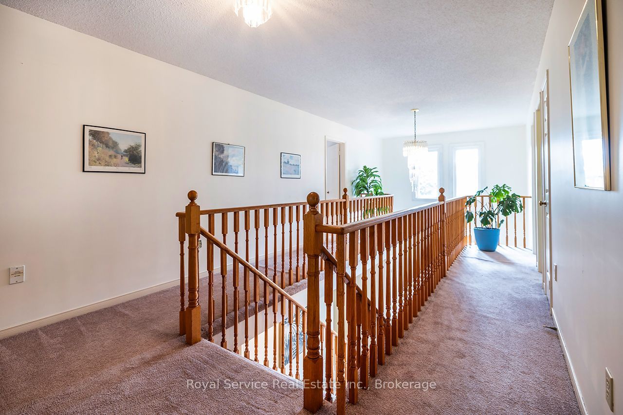 516 Palmtree Crescent Property Photo 26