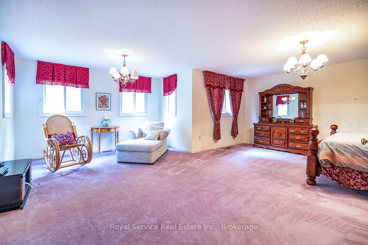516 Palmtree Crescent Property Photo 27