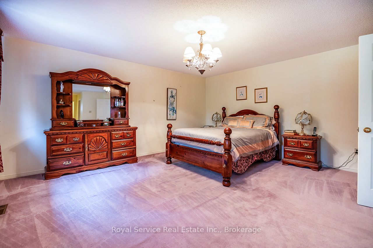516 Palmtree Crescent Property Photo 28