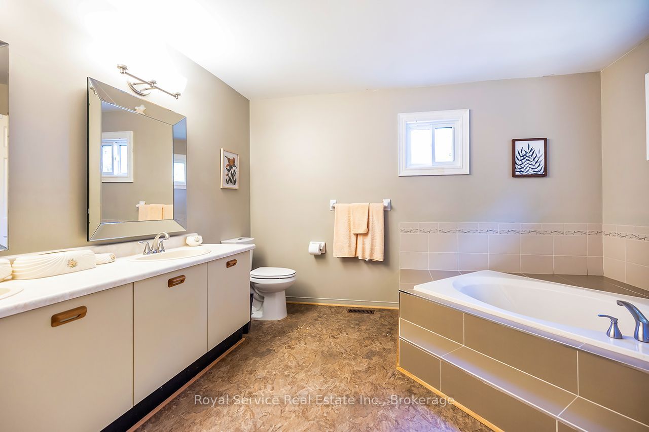 516 Palmtree Crescent Property Photo 31