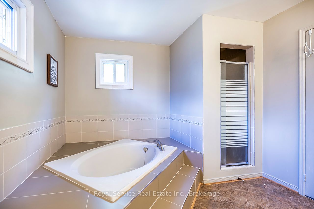 516 Palmtree Crescent Property Photo 32
