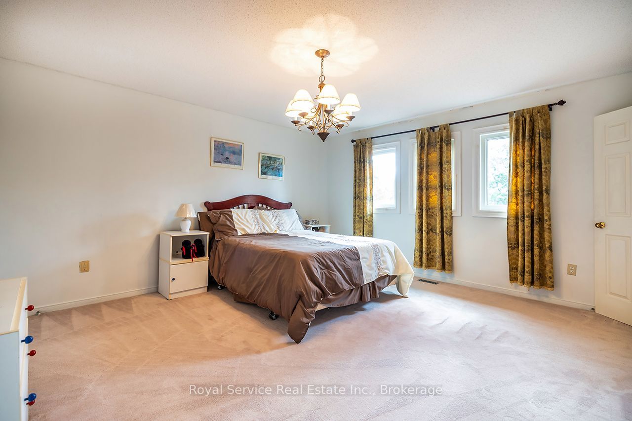 516 Palmtree Crescent Property Photo 33