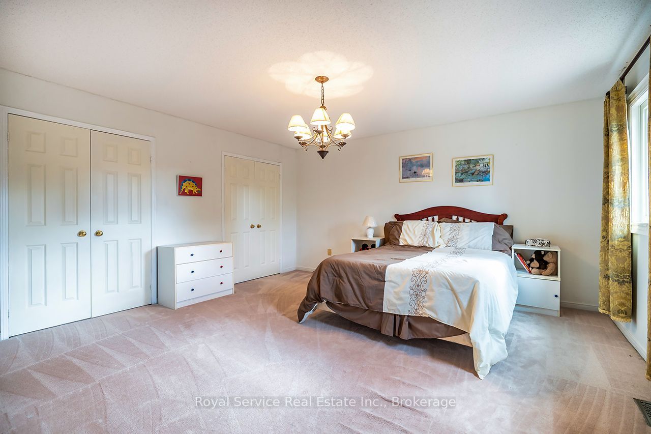 516 Palmtree Crescent Property Photo 34