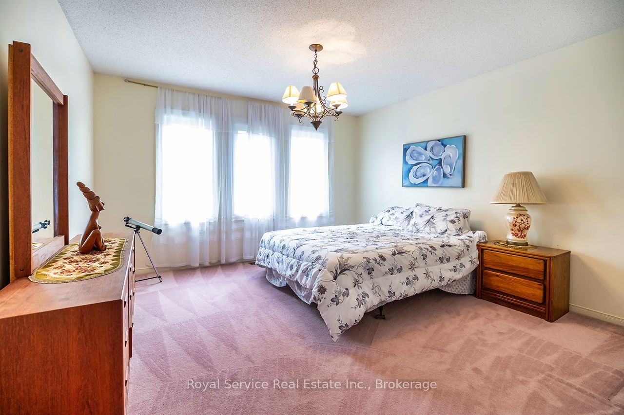 516 Palmtree Crescent Property Photo 36