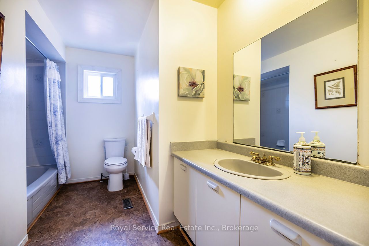 516 Palmtree Crescent Property Photo 38