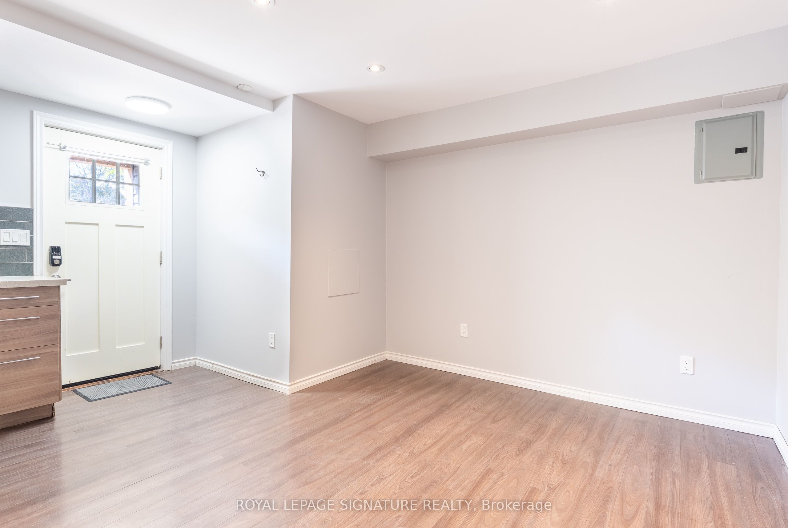 695 Woodbine Avenue Lower Property Photo 6