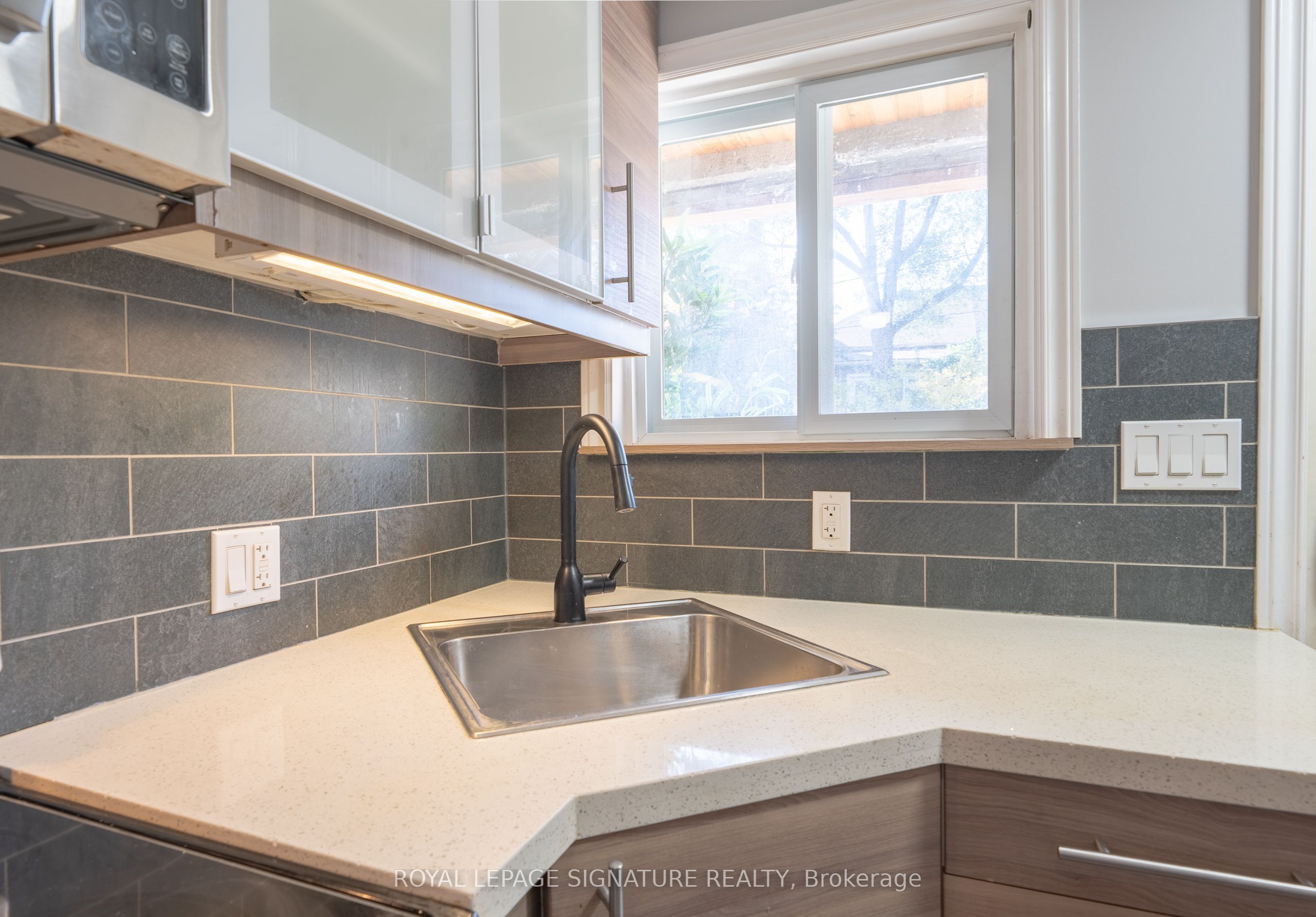 695 Woodbine Avenue Lower Property Photo 8