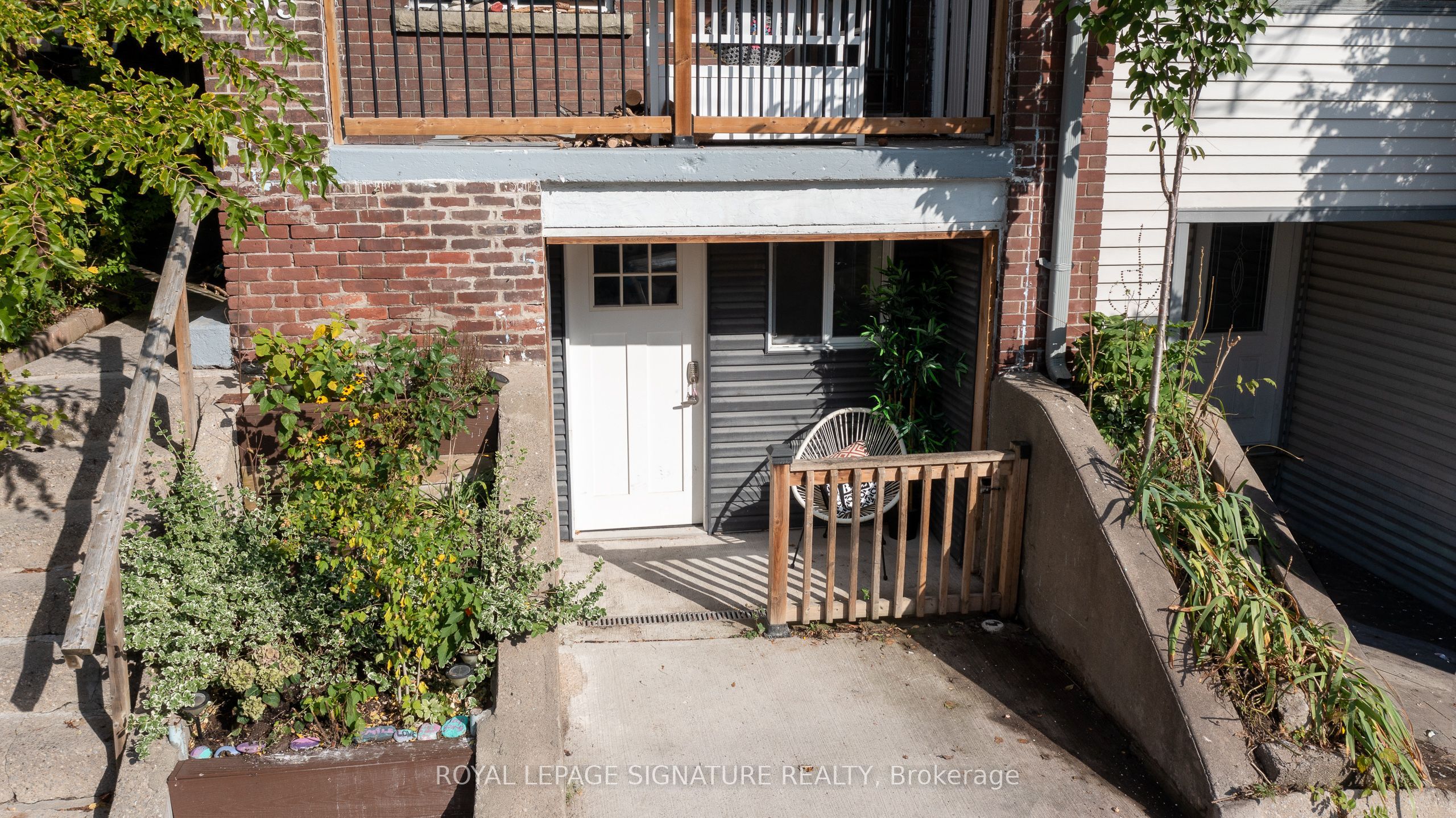 695 Woodbine Avenue Lower Property Photo 27