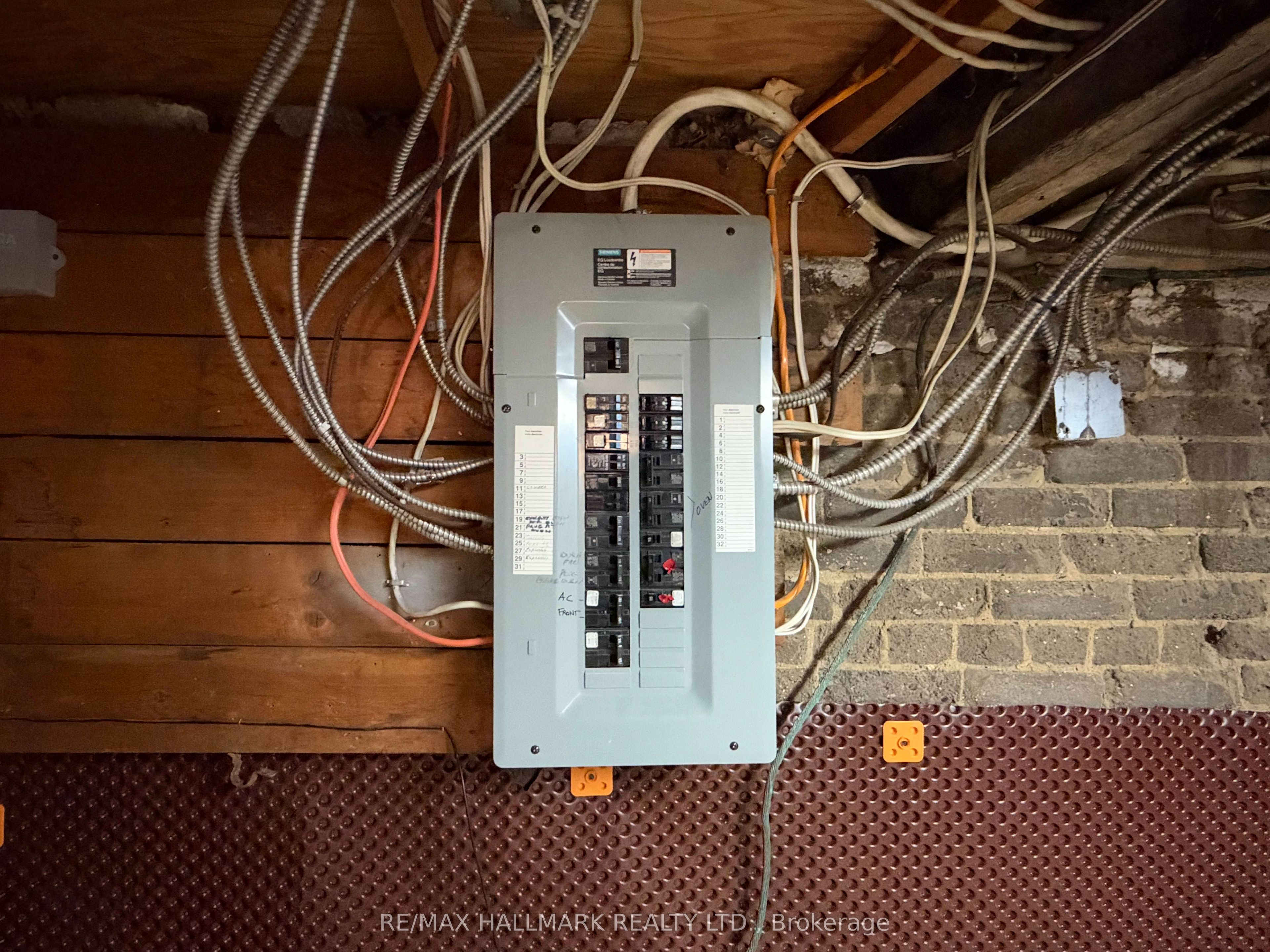 1304 Queen Street E Property Photo 11