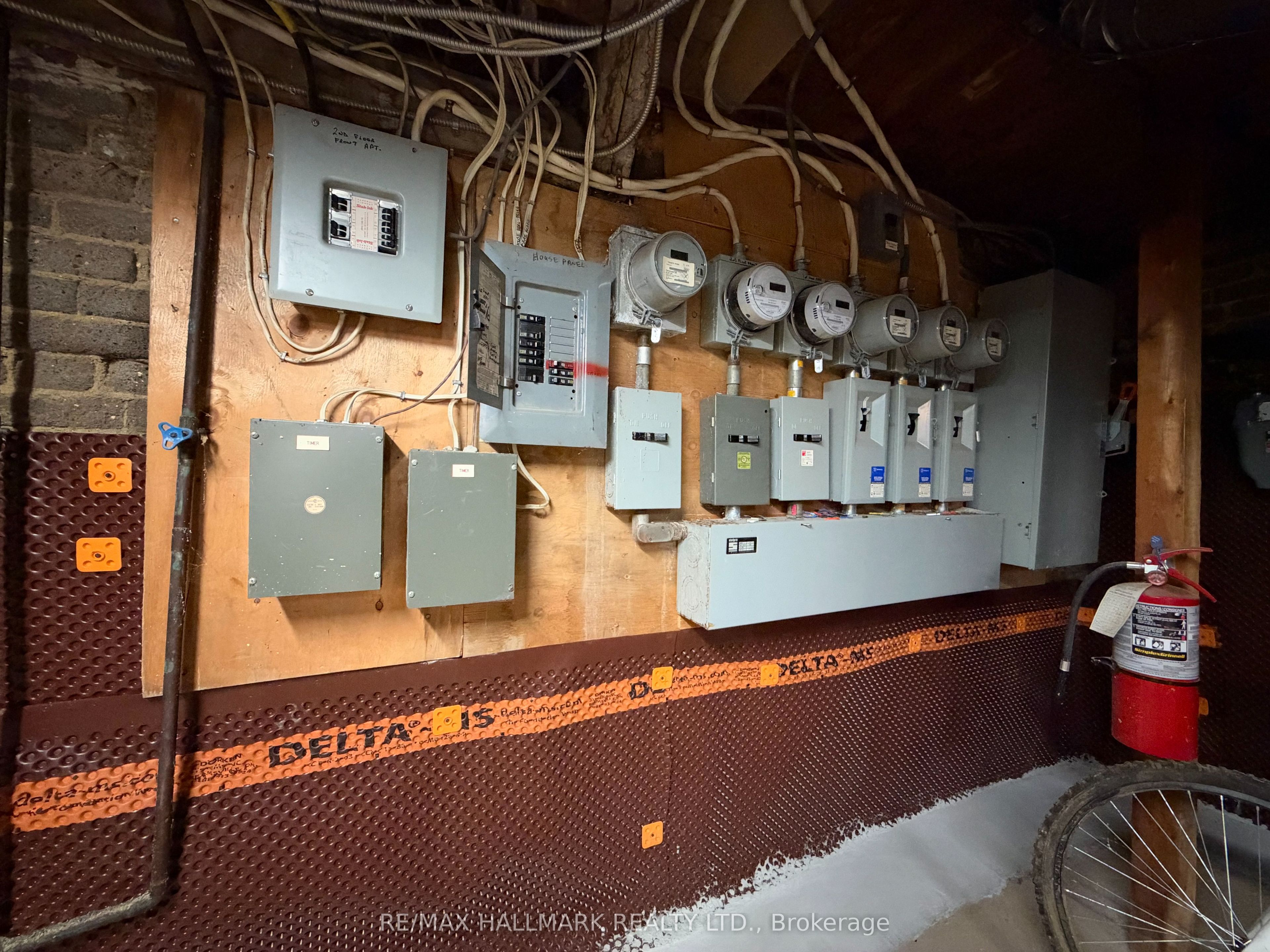 1304 Queen Street E Property Photo 12