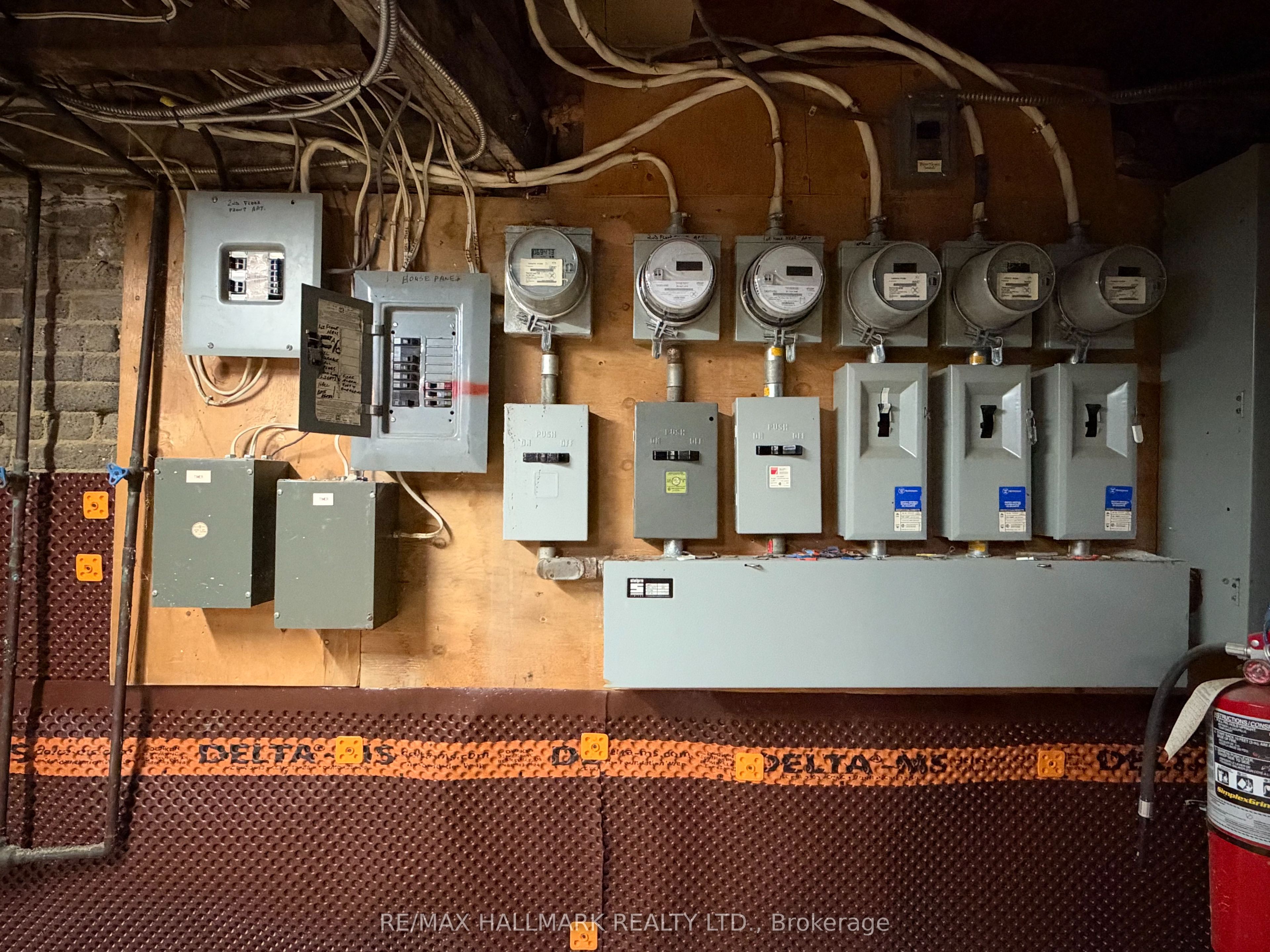 1304 Queen Street E Property Photo 13