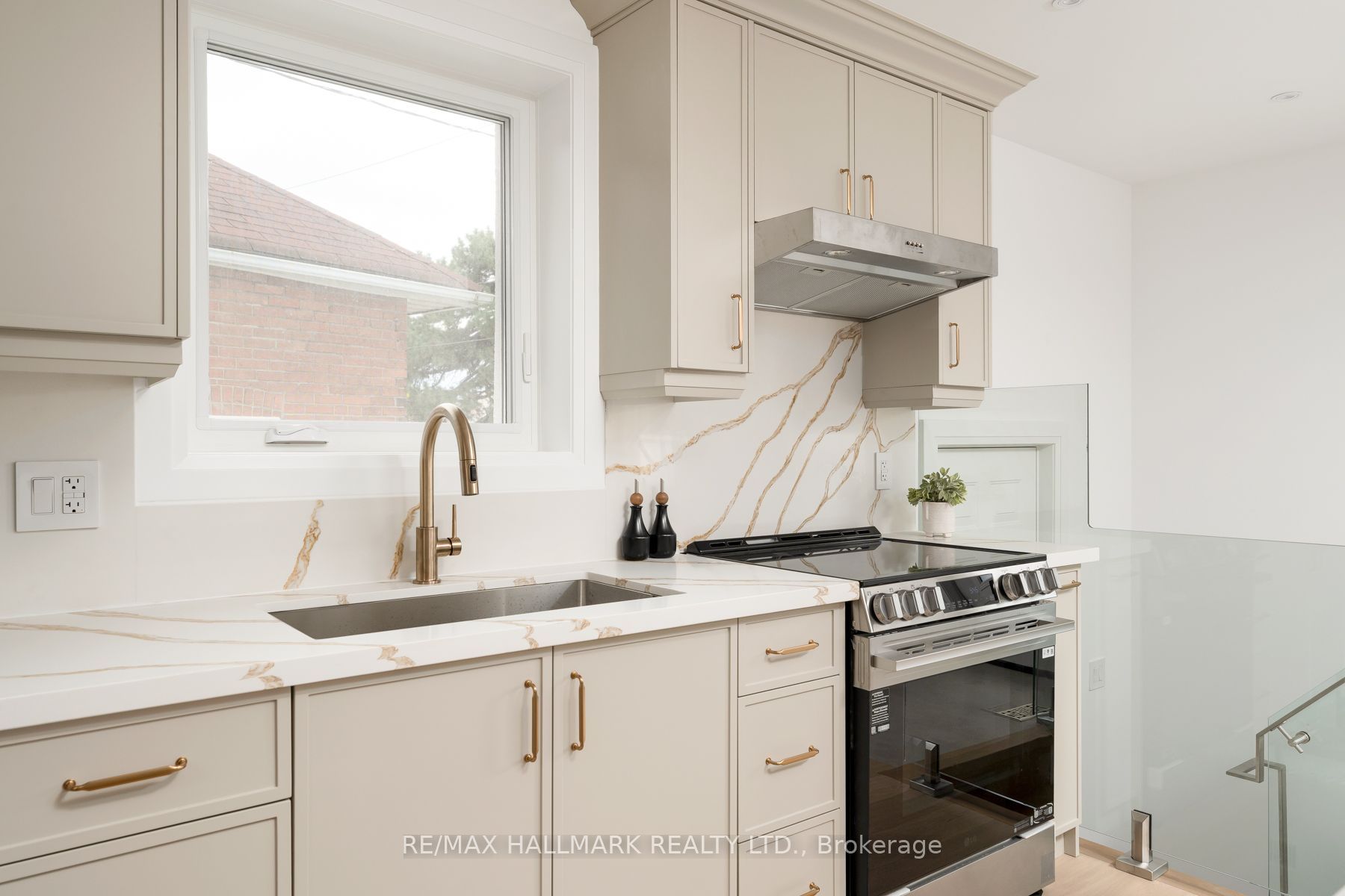 1075 Greenwood Avenue Property Photo 12