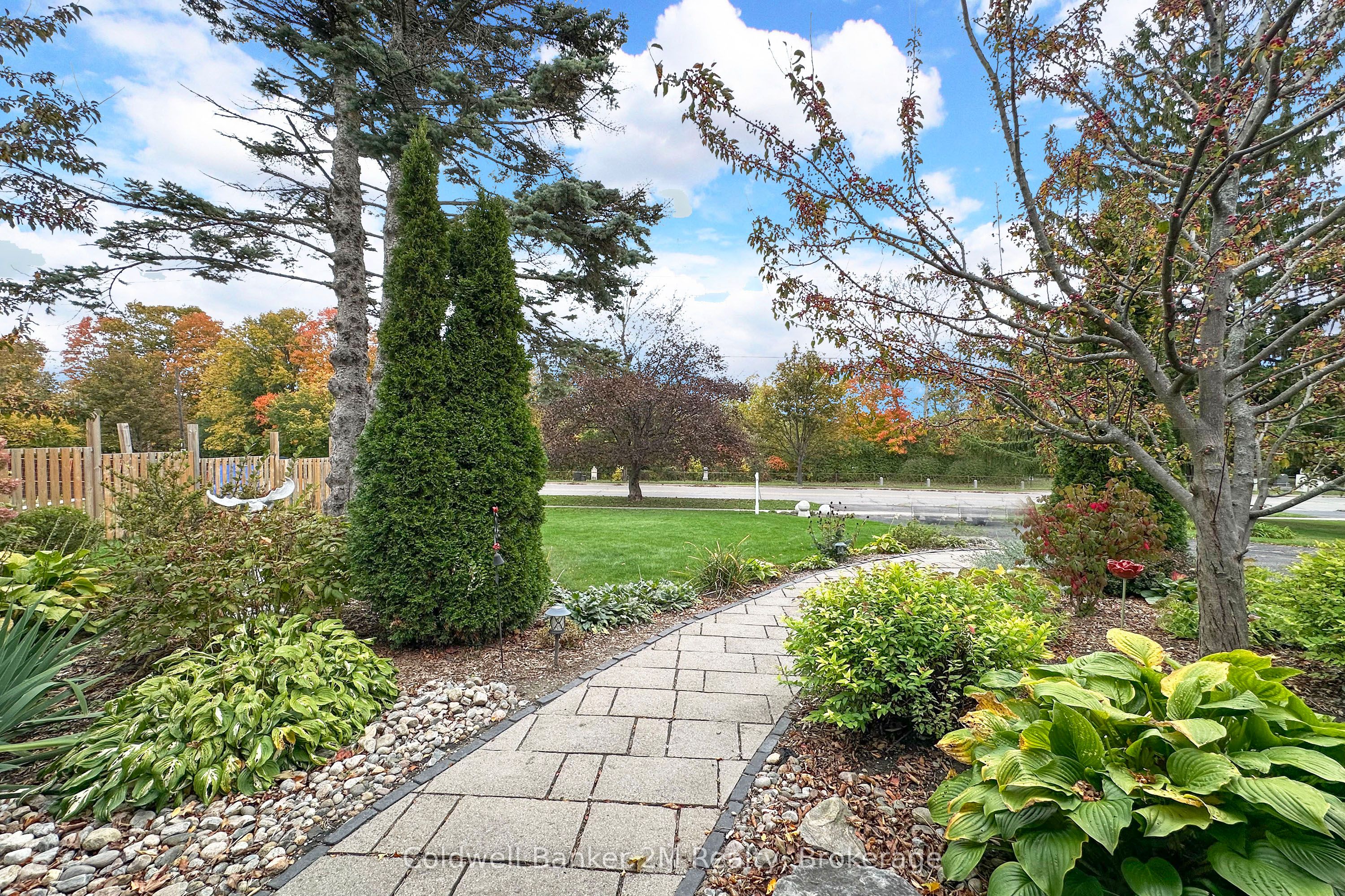 276 Park Road N Property Photo 5