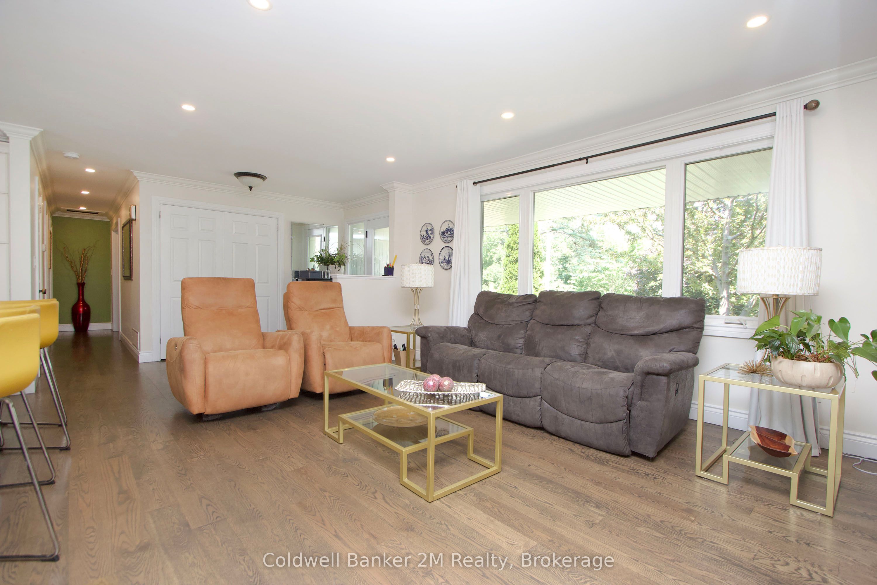 276 Park Road N Property Photo 9