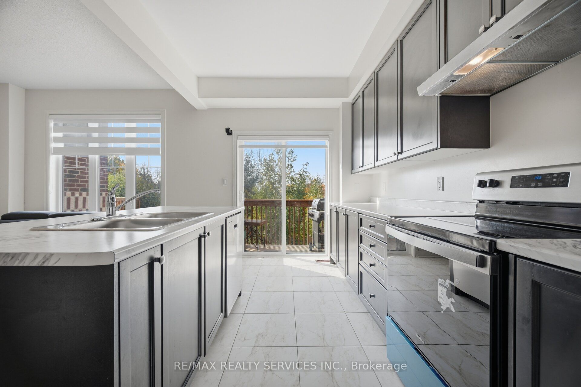 1221 Jim Brewster Circle Property Photo 14
