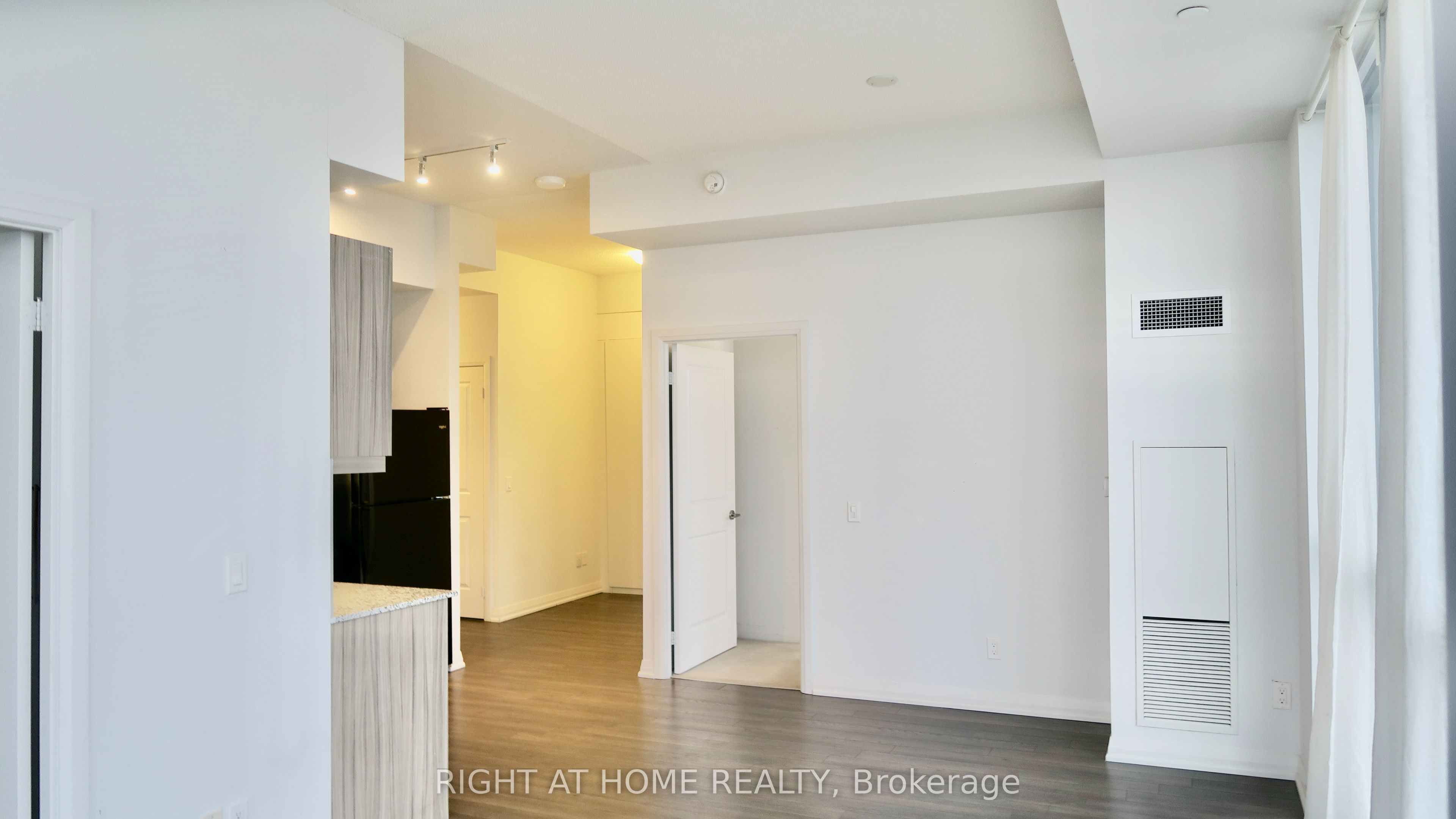 30 Meadowglen Place 2707 Property Photo 5