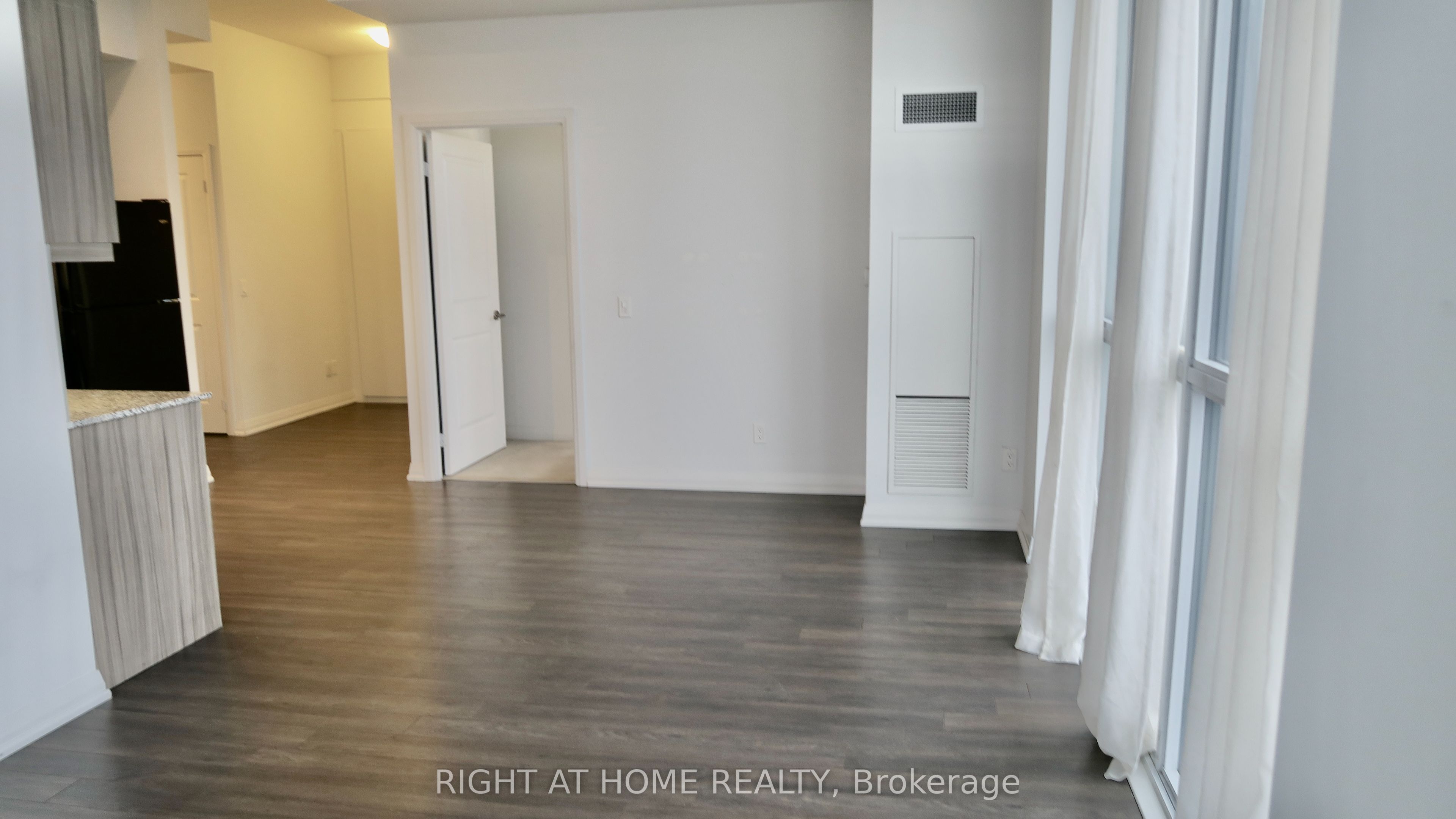 30 Meadowglen Place 2707 Property Photo 8