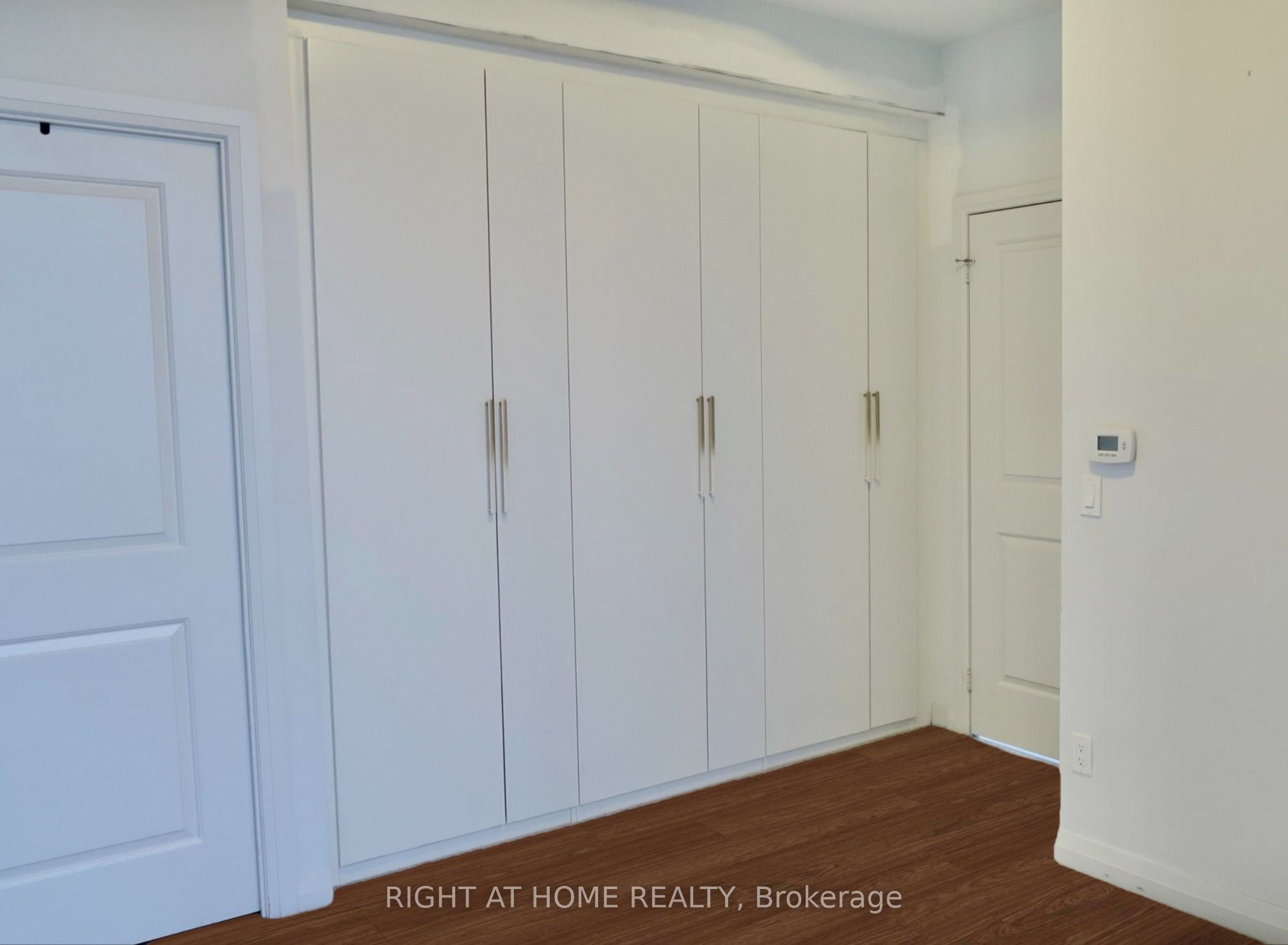 30 Meadowglen Place 2707 Property Photo 12