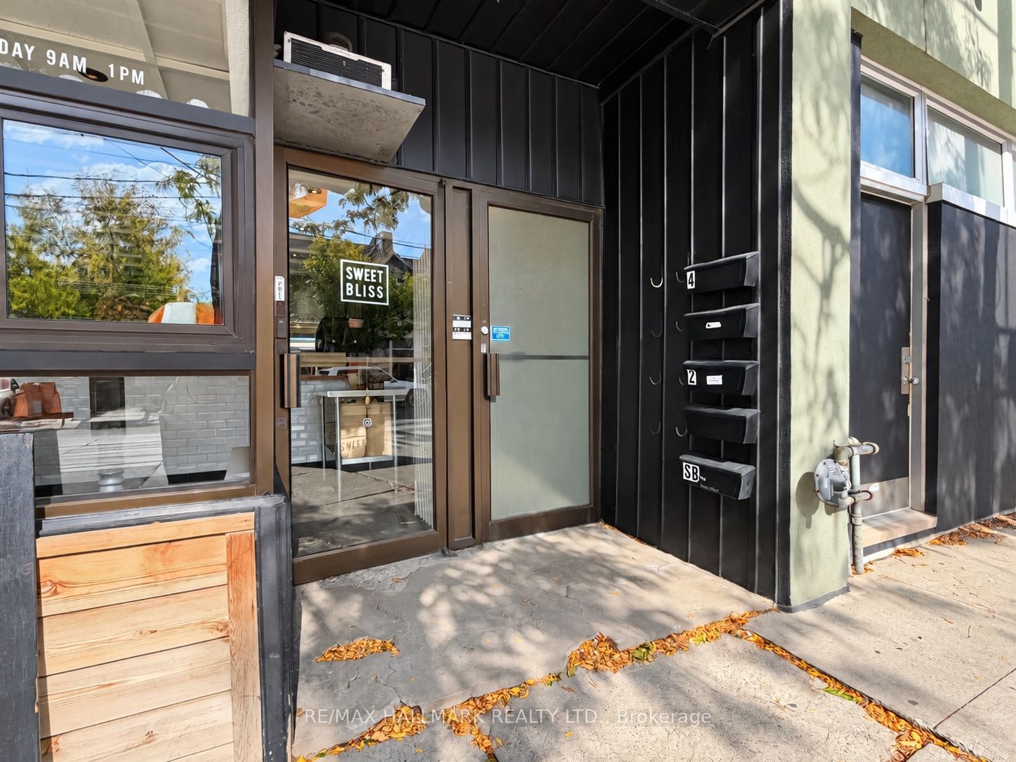 1304 Queen Street E Property Photo 2