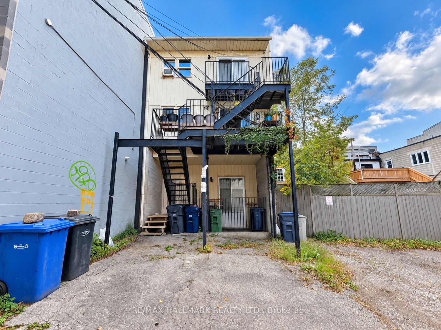 1304 Queen Street E Property Photo 3