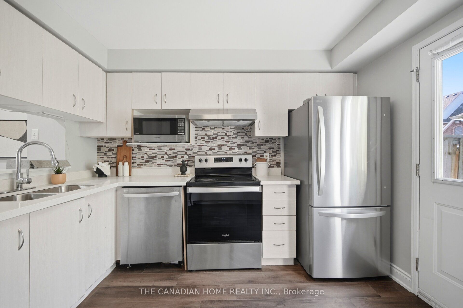 9482 Sheppard Avenue E Property Photo 11