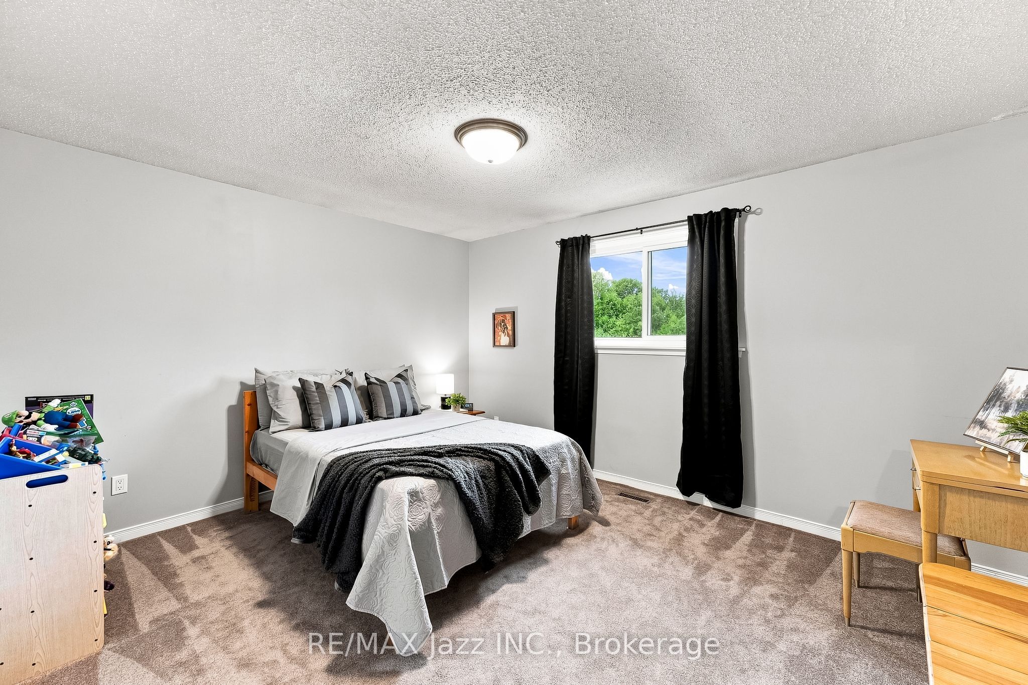 76 Chester Crescent Property Photo 23