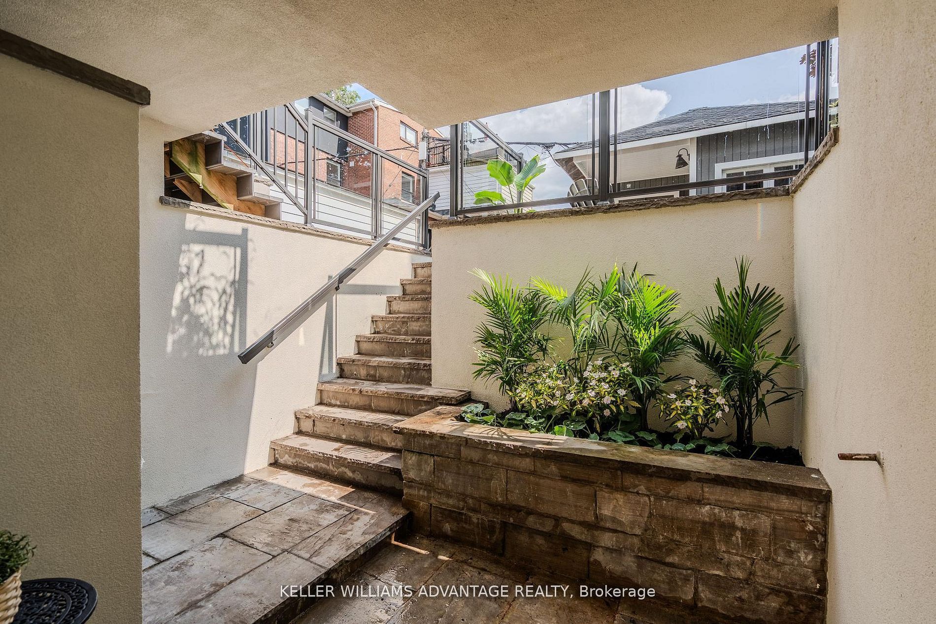 35 Duart Park Road Lower Property Photo 7