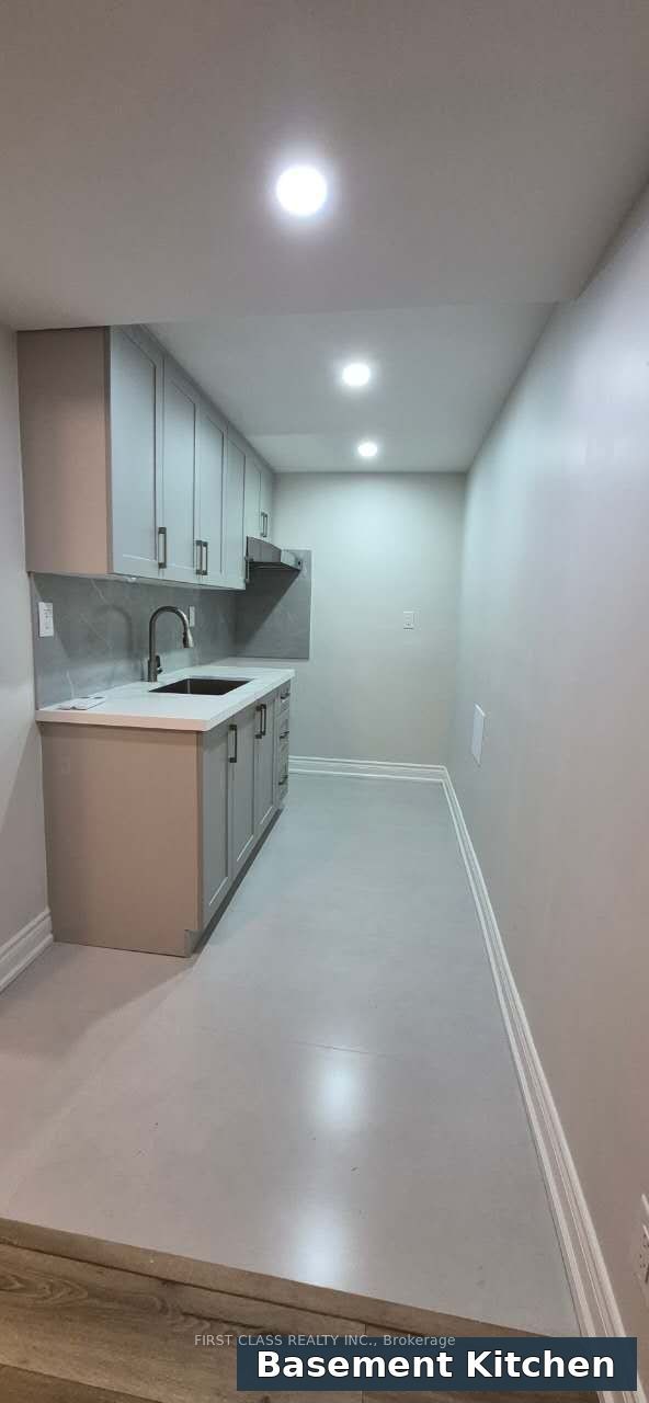 301 Rhodes Avenue Property Photo 3