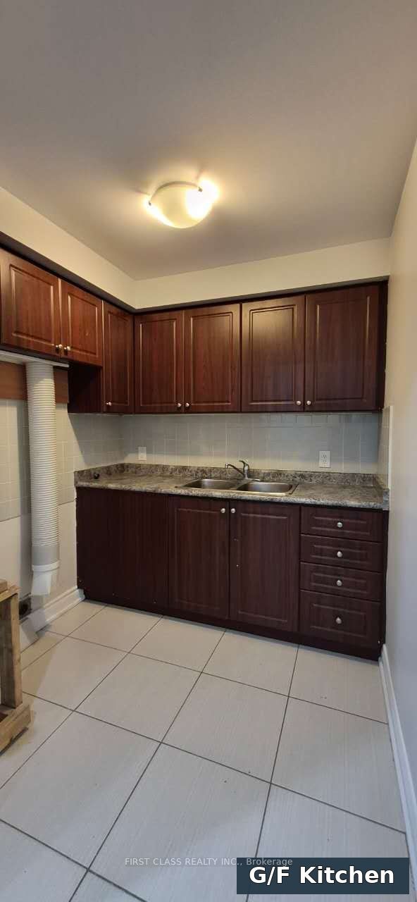 301 Rhodes Avenue Property Photo 5
