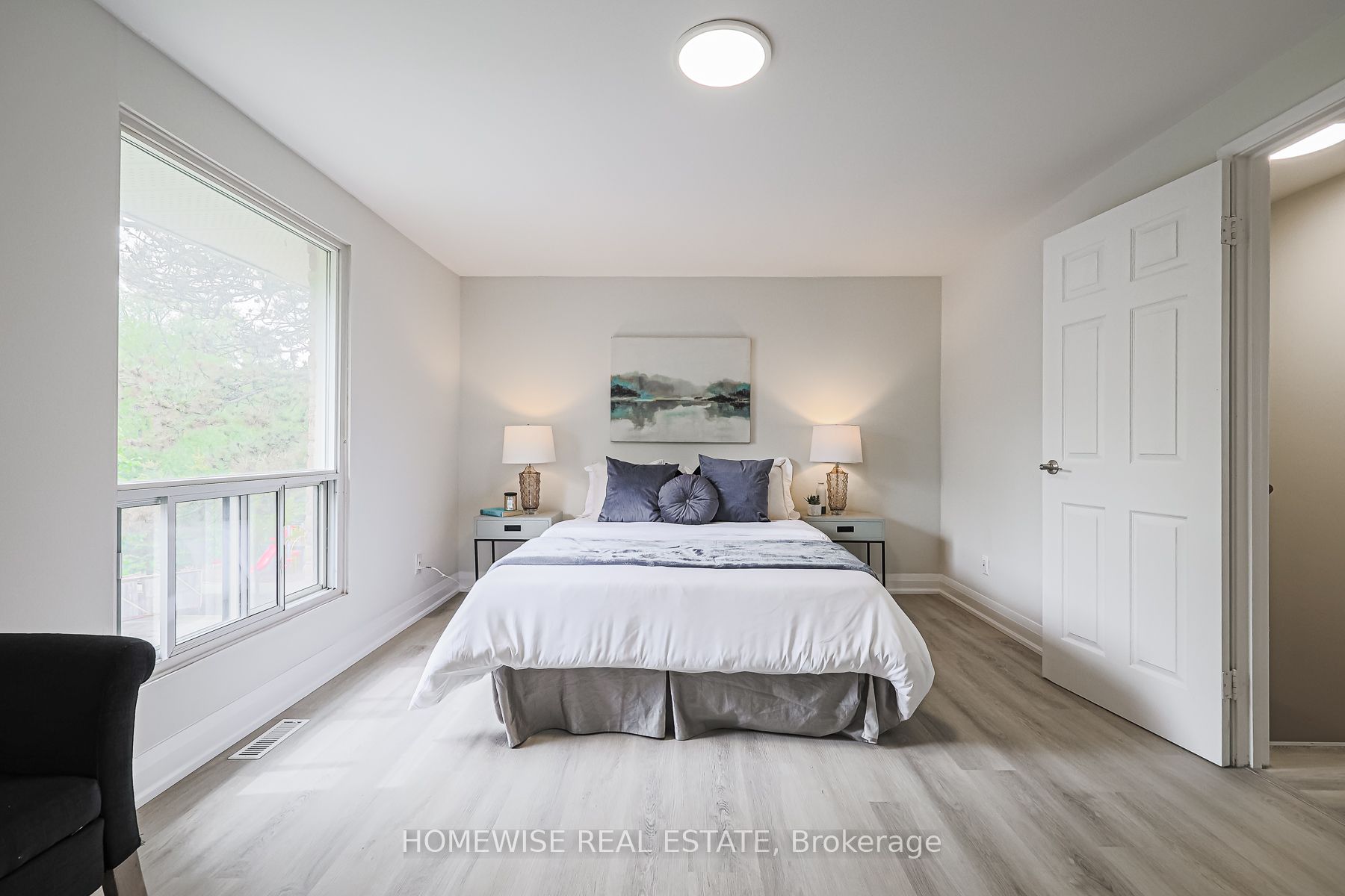 560 Waverly Street N 33 Property Photo 14