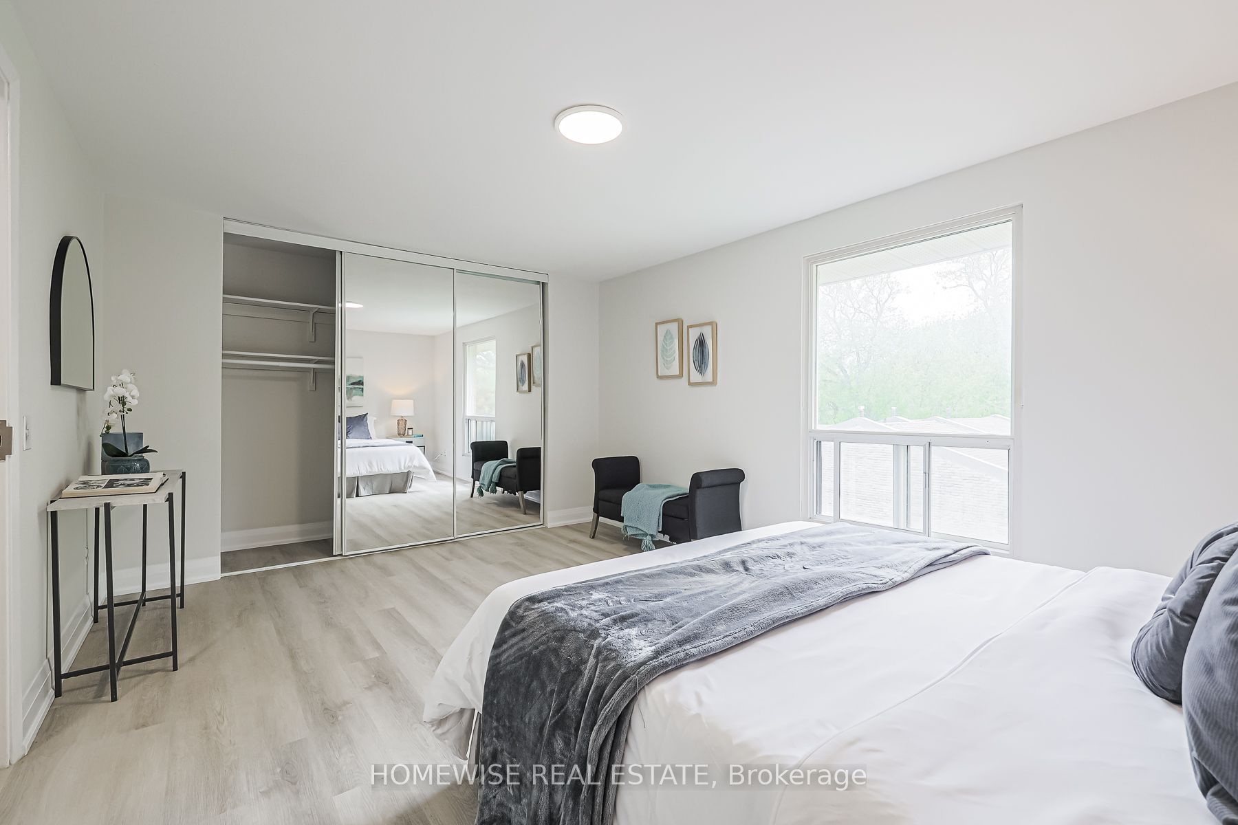 560 Waverly Street N 33 Property Photo 17