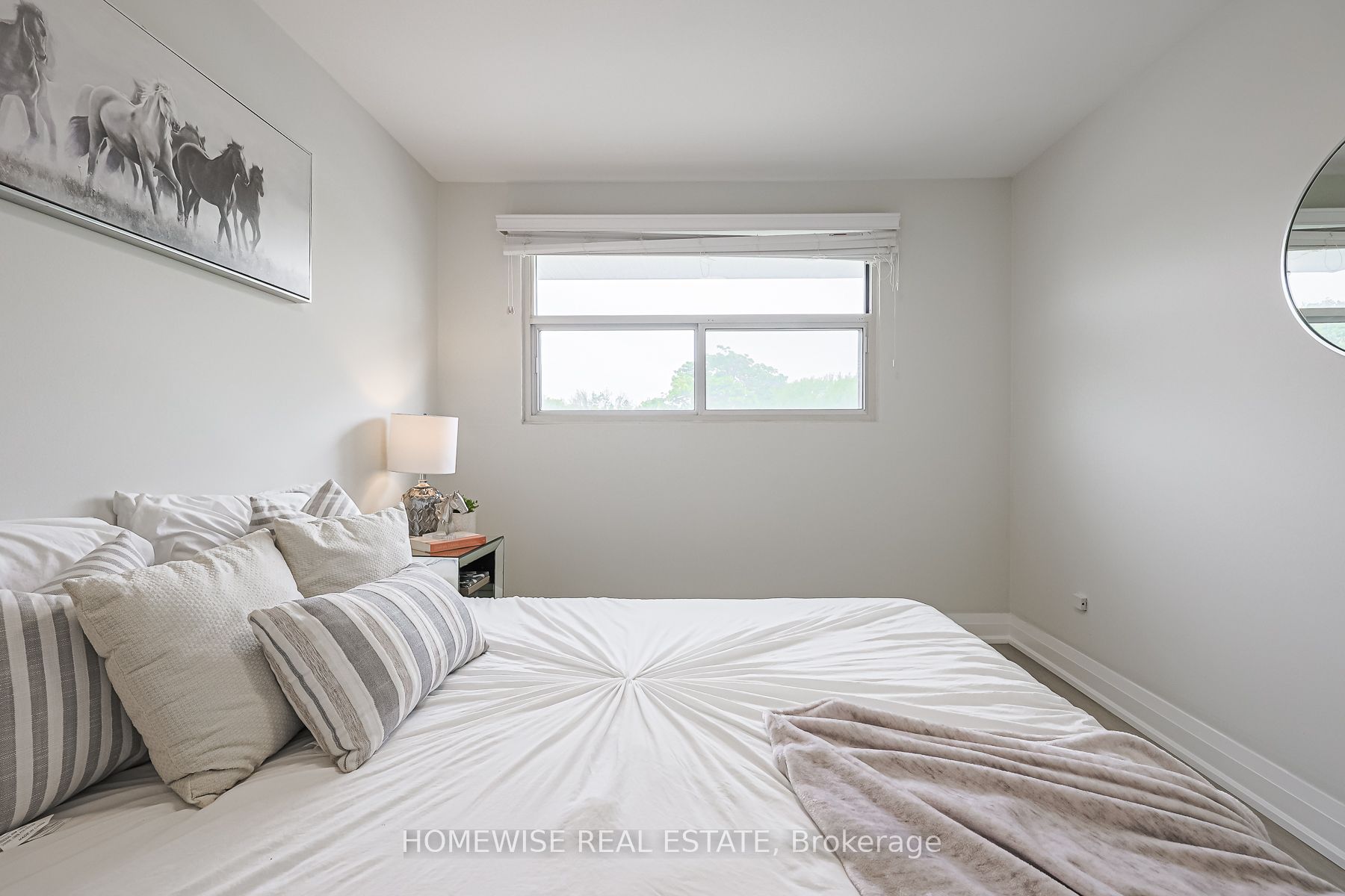 560 Waverly Street N 33 Property Photo 20
