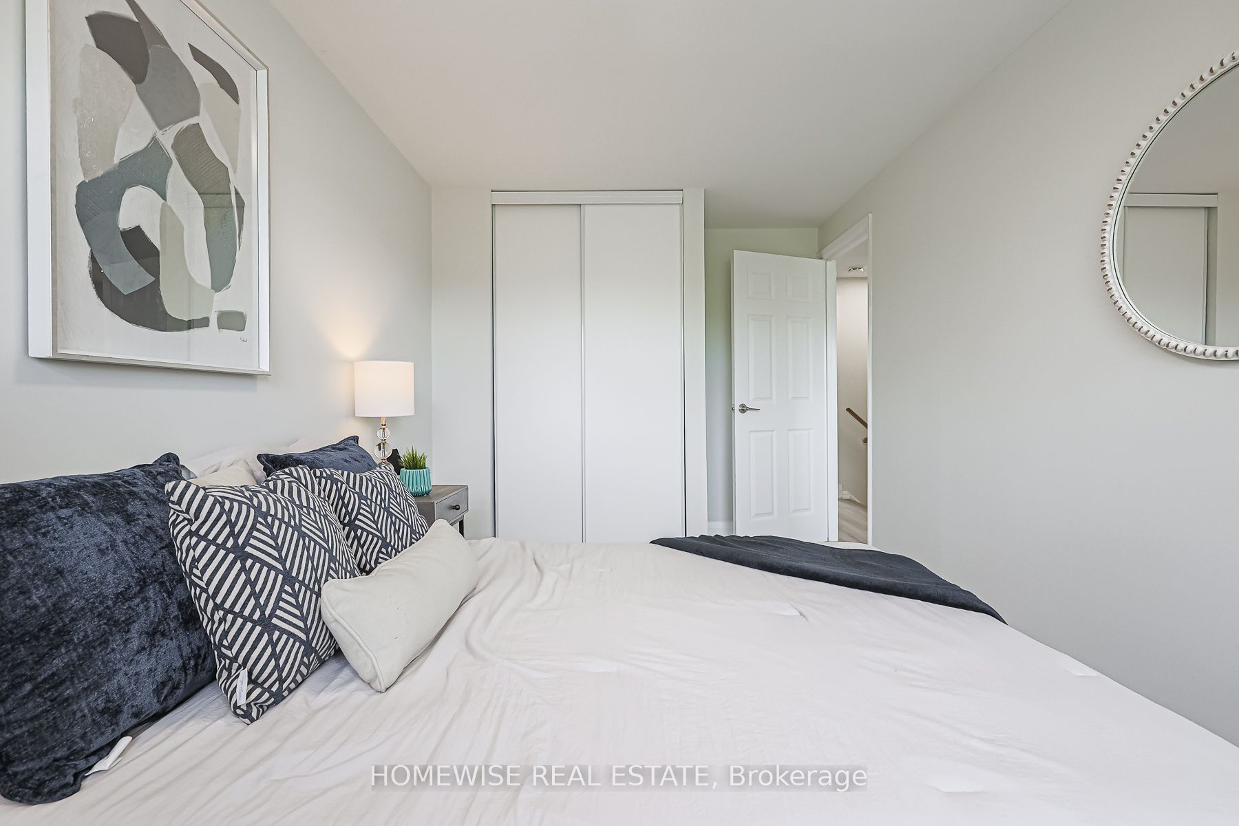 560 Waverly Street N 33 Property Photo 22