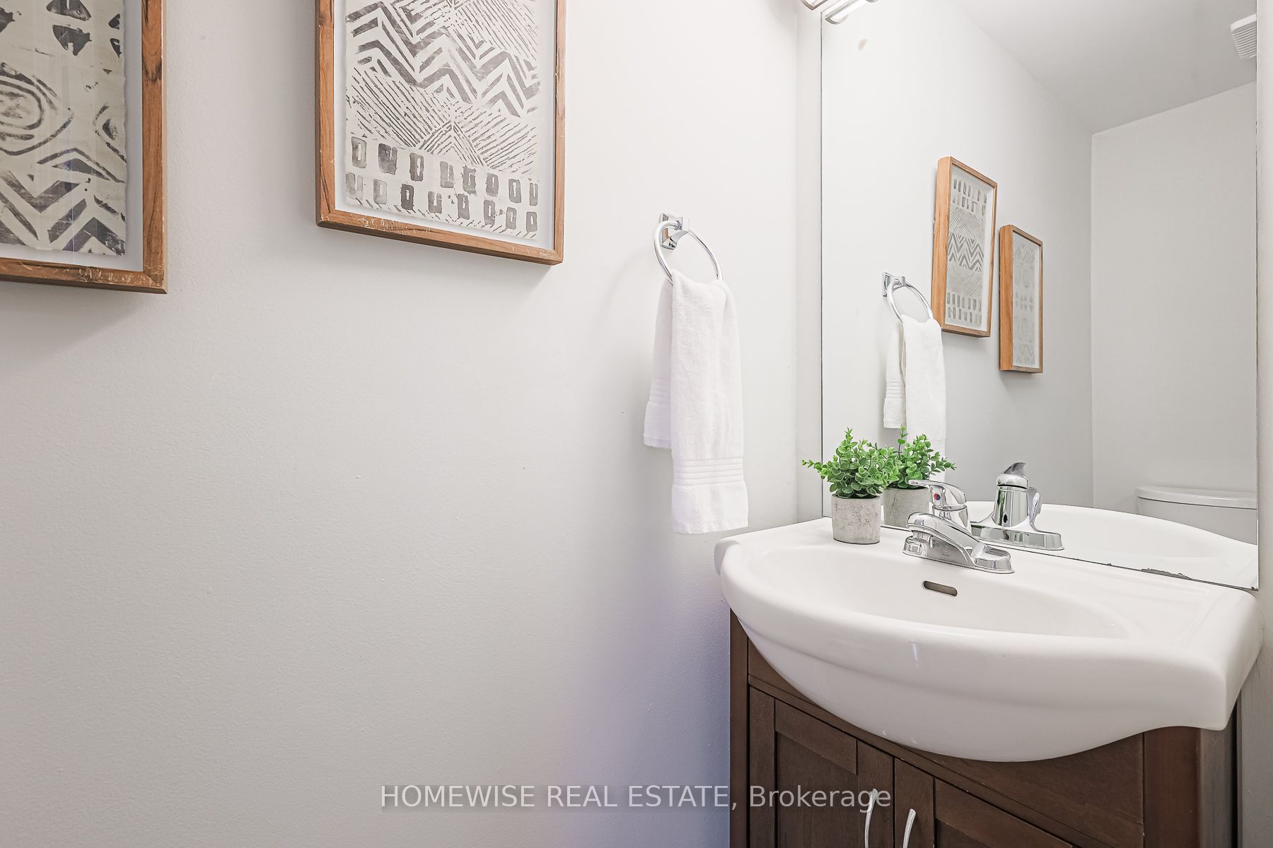 560 Waverly Street N 33 Property Photo 25